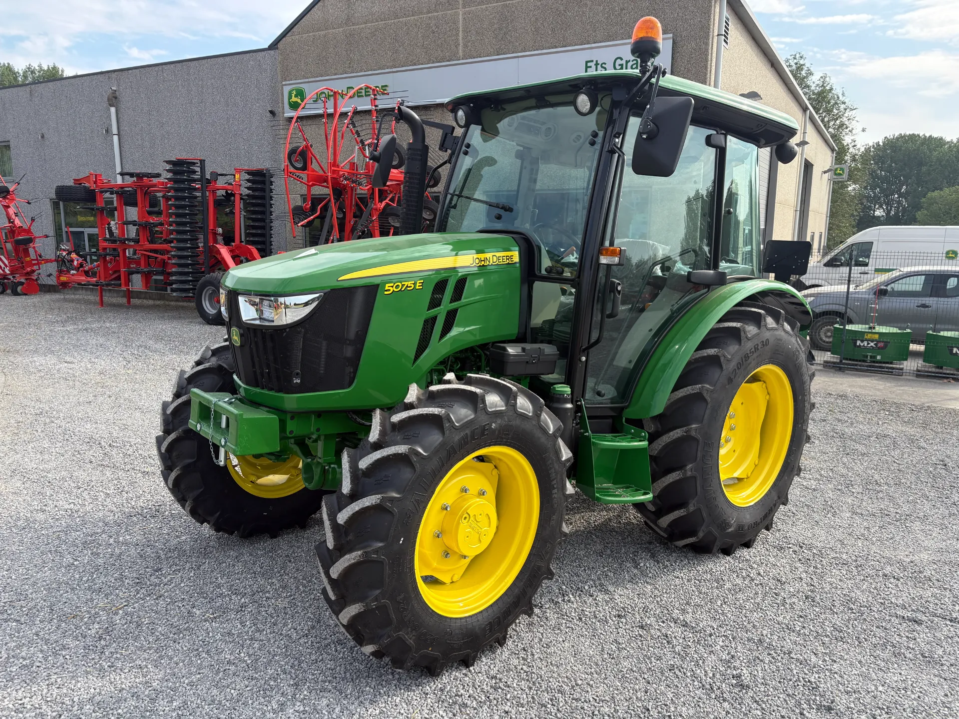 John Deere 5075E