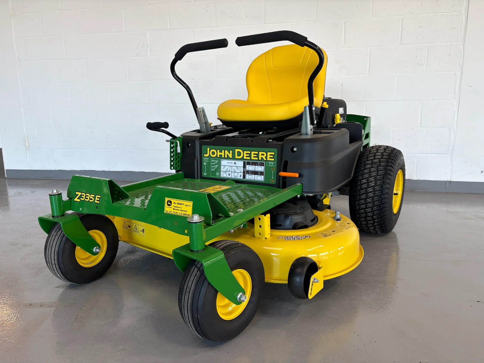 John Deere Z335E