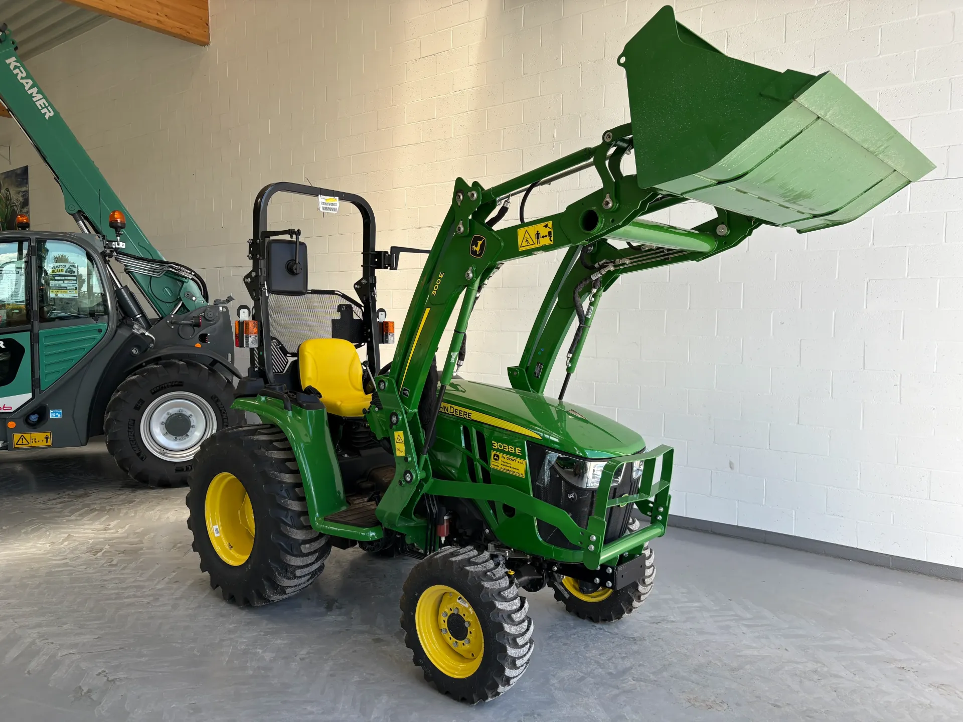 John Deere 3038E + chargeur