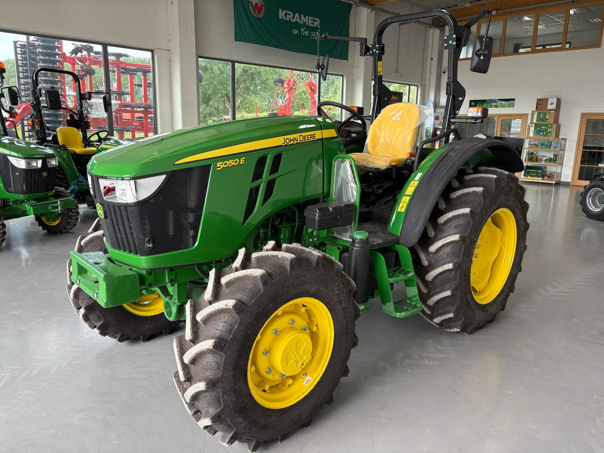 John Deere 5050E