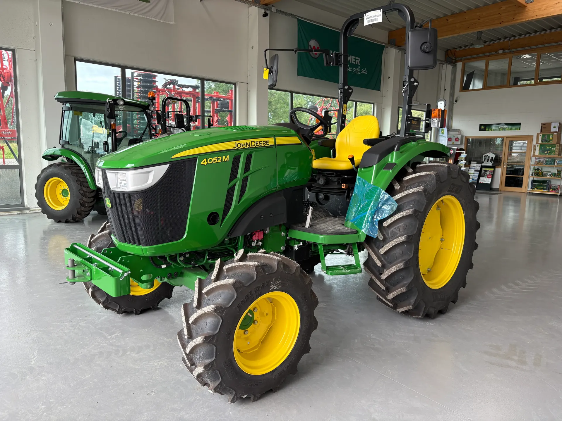 John Deere 4052M