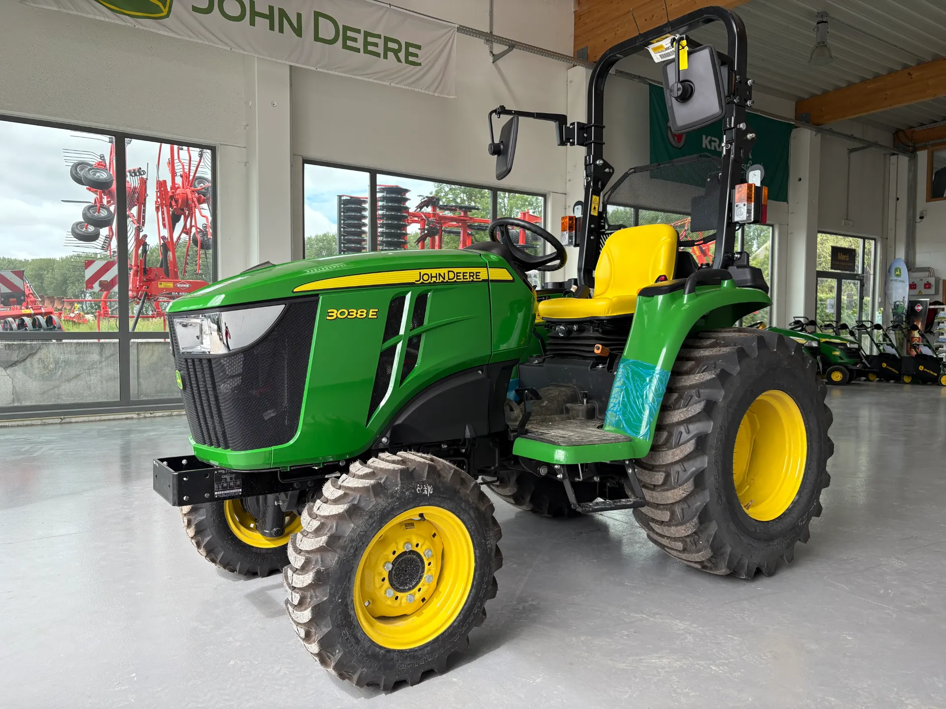 John Deere 3038E